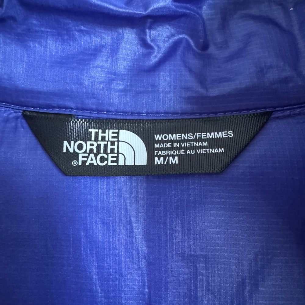 The North Face Women's Blue Puffer Jacket - Picture 5 of 6